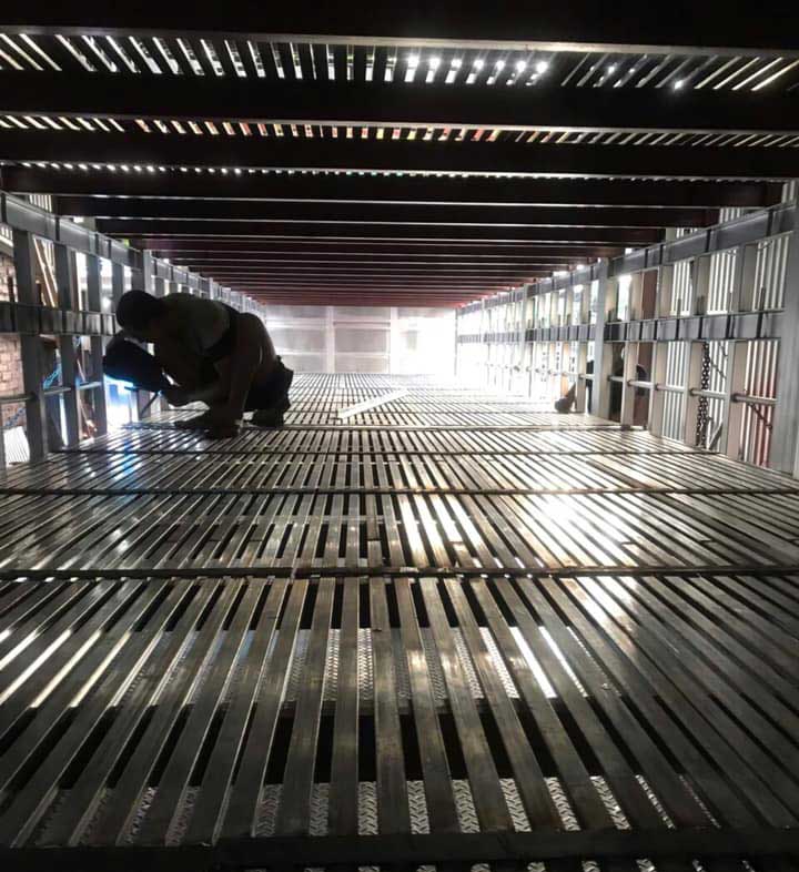 Xe tải chở gia súc 15T tấn Hino 3 chân FL8JT7A thùng inox 3 sàn